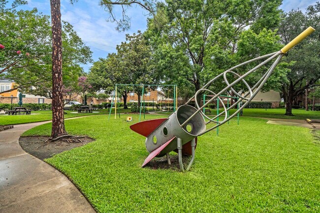 Building Photo - 6434 Burgoyne Rd