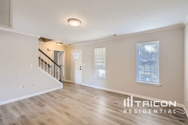 Building Photo - 9022 Jaldena Dr