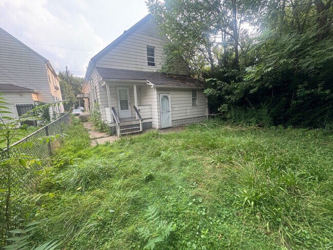Building Photo - 6401 Gertrude Ave