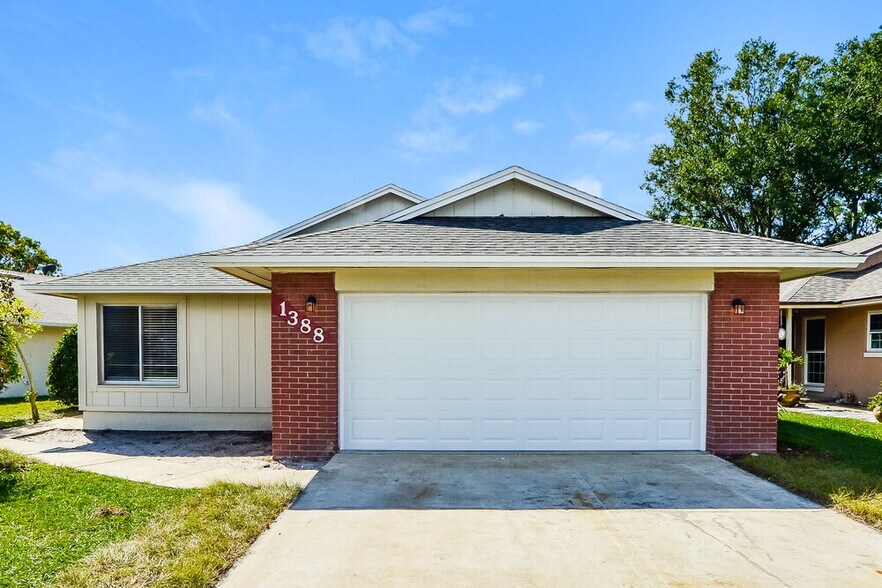 Primary Photo - 1388 La Paloma Cir
