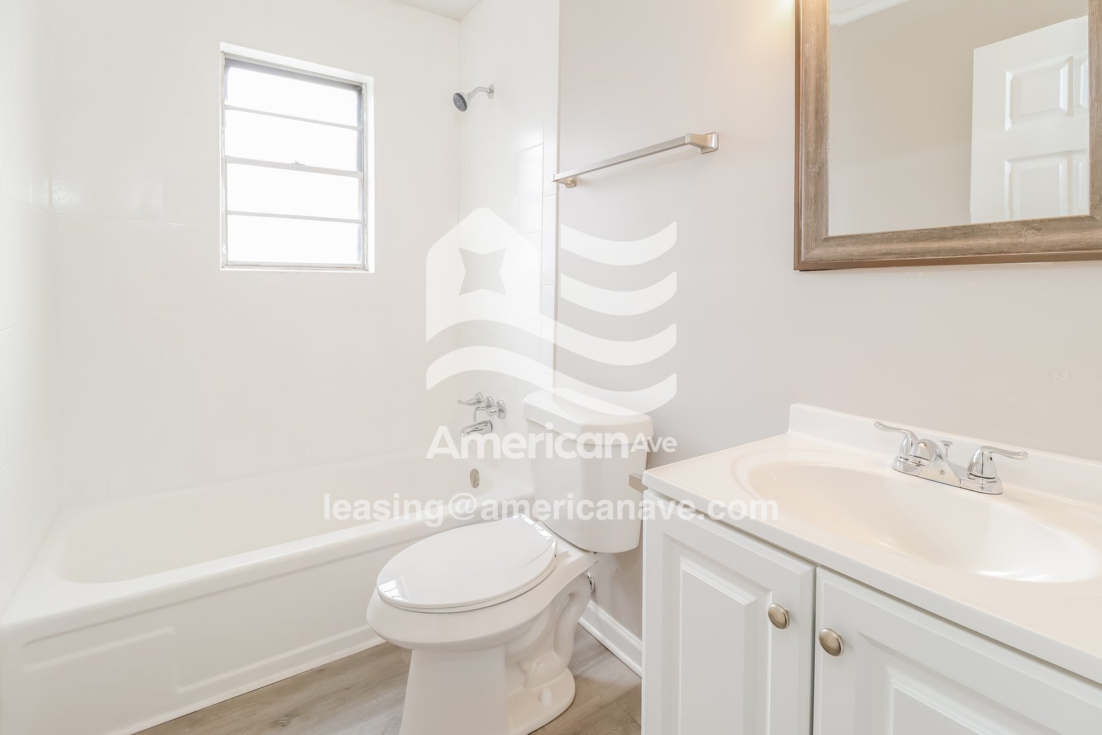 Building Photo - 121 Lindenhurst Dr