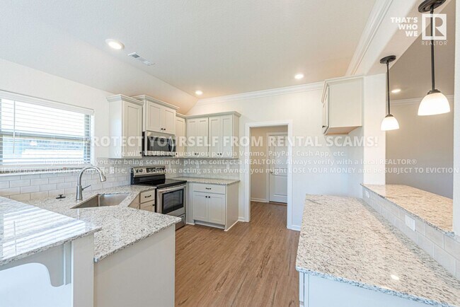 Building Photo - 729 Quartzite Ave