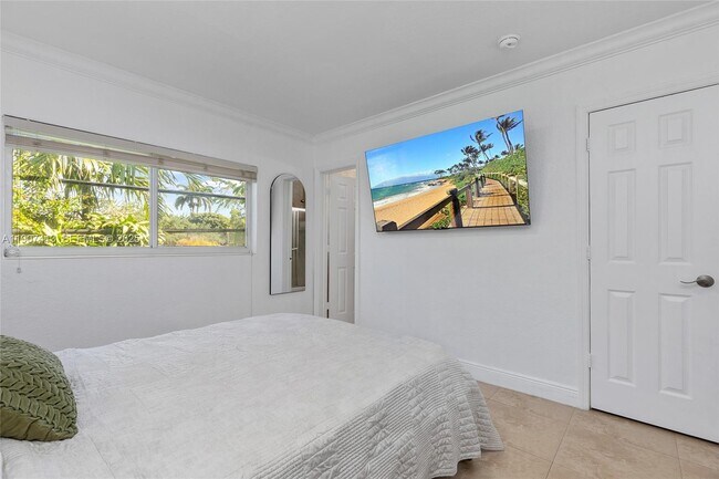 Building Photo - 81 Edgewater Dr