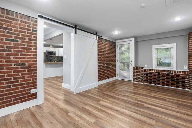 Building Photo - 1699 Flintwood Dr SE