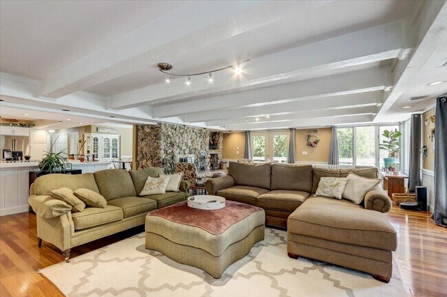 Building Photo - N43W27445-W27445 Capitol Dr