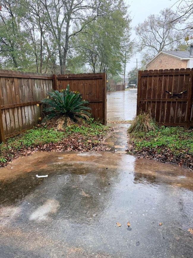 Building Photo - 6945 Calder Ave