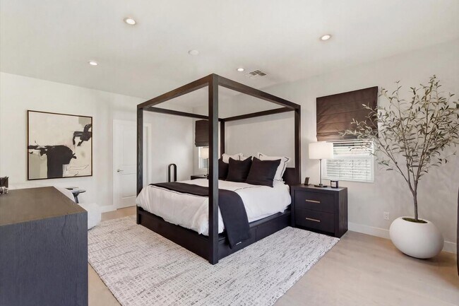 Building Photo - 8372 E San Salvador Dr