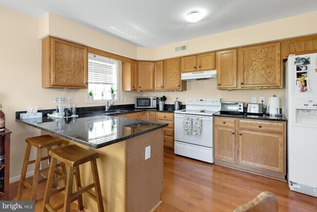 Building Photo - 2683 Edgemont St