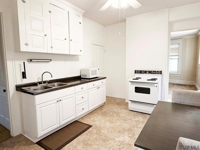 Building Photo - 214 Tioga St