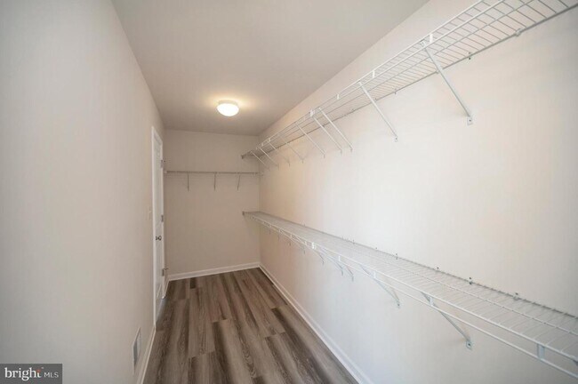 Building Photo - 208 Freesia Ln