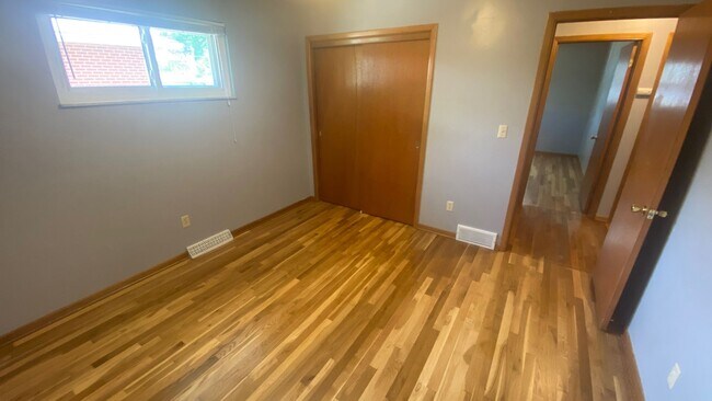Building Photo - 1125 Sagecrest Dr