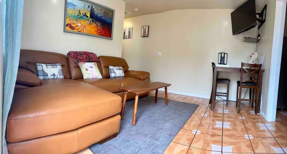 Suite - Living Room - 11456 Mclaren St