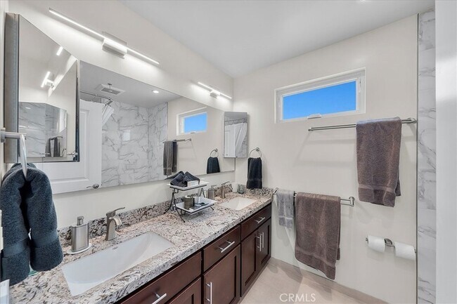 Building Photo - 760 Manhattan Beach Blvd