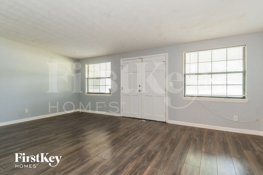 Building Photo - 7720 Lauderdale Dr N