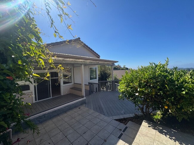 Building Photo - Ocean view home on the hill in Santa Cruz!
