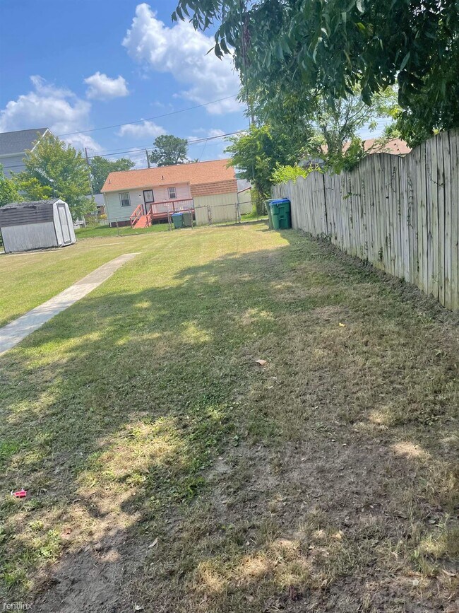 Building Photo - 3 br, 1 bath House - 1607 Peter Paul Boule...
