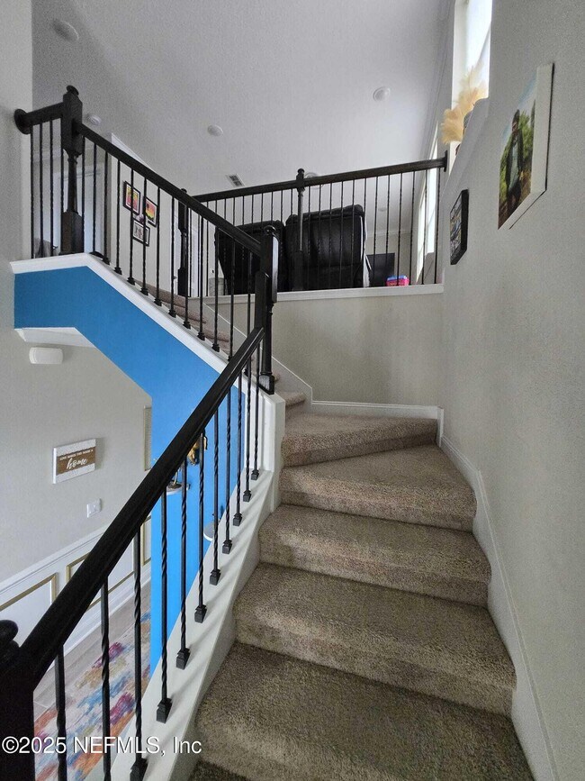 Building Photo - 210 Thistleton Wy