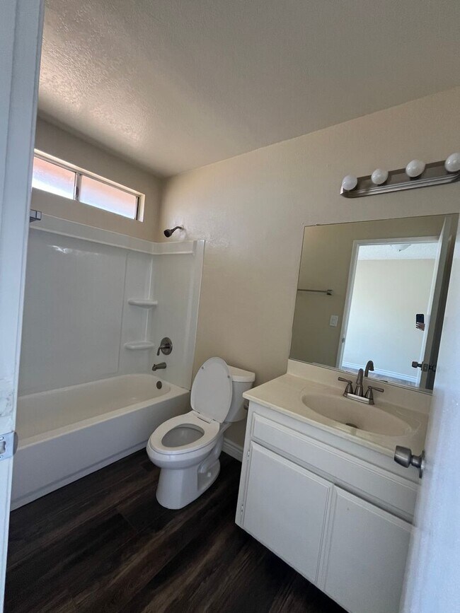 Building Photo - 14070 Juniper St
