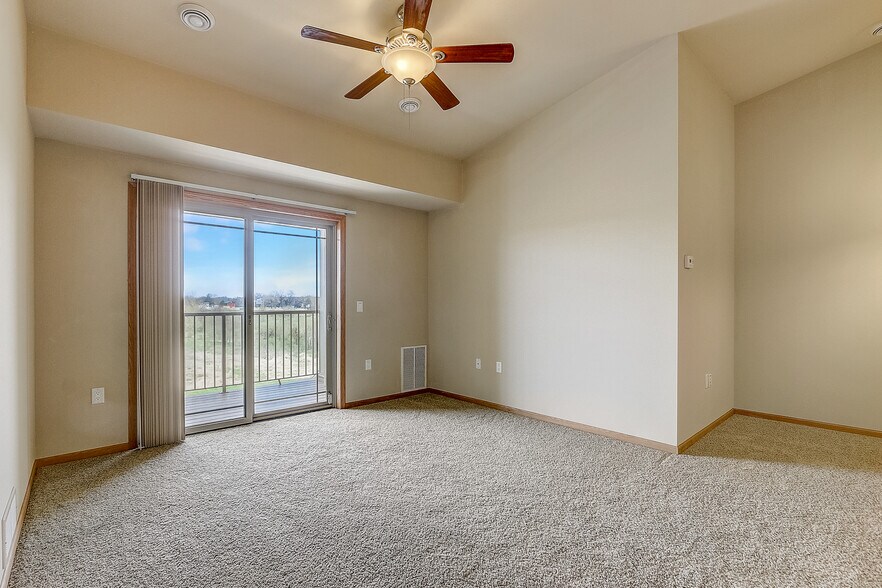 Living Room / Dining Room - 6809 Milwaukee St