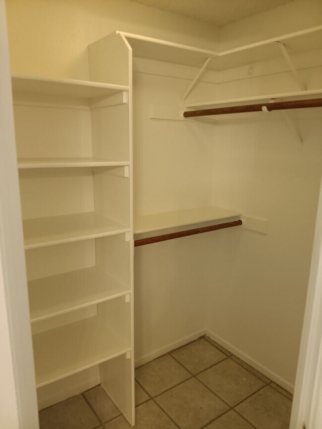 Building Photo - **RENT READY***LOVELY 3 BEDROOM ,2 BATH HOME NOW AVAILABLE FOR RENT!