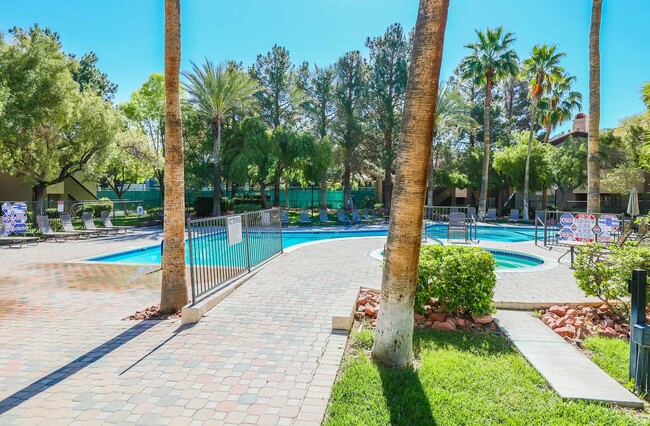 Building Photo - Amazing Remodeled Condo in guard gated Sed...