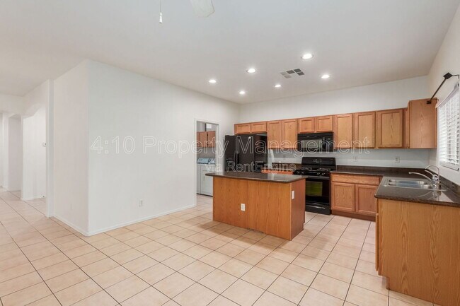 Building Photo - 2644 E Chester Dr