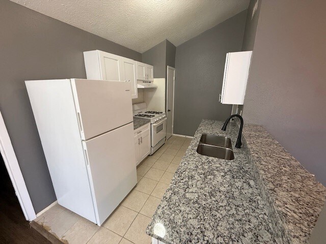 Building Photo - 22320 Tree House Ln