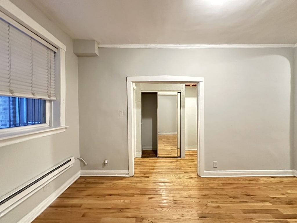 Building Photo - 515 W Melrose St