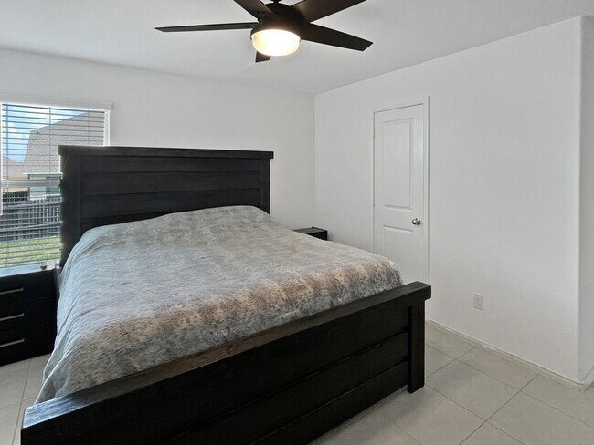Building Photo - 8425 Fawn Creek Dr