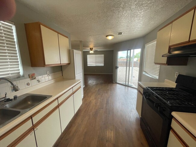 Building Photo - Northern Rio Rancho 2 bedroom home