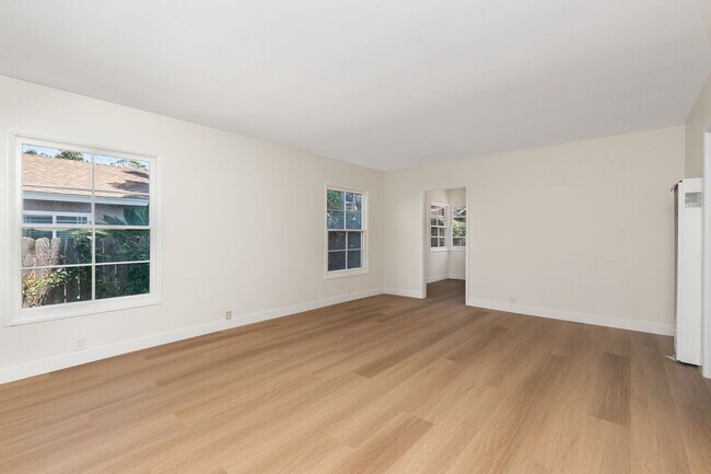 Building Photo - 709 S Ross St