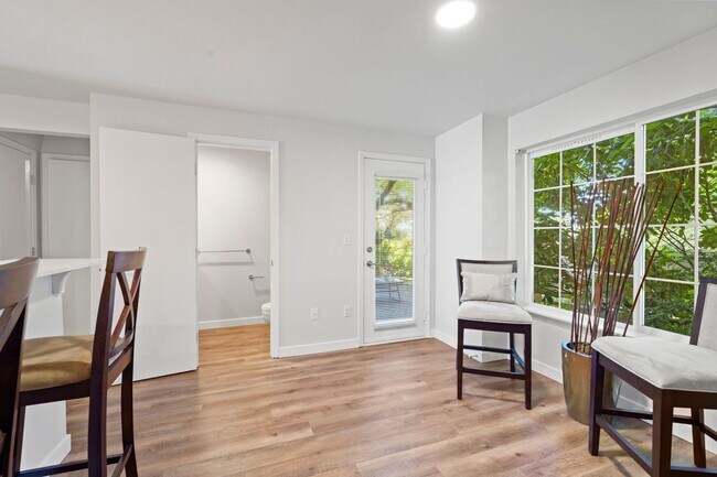 Building Photo - Water’s Edge Townhomes – Luxury Townhomes for Rent in Tacoma