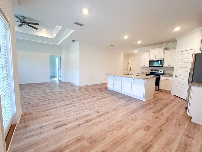 Building Photo - Single story 4 bedroom 2 bath home in Pres...