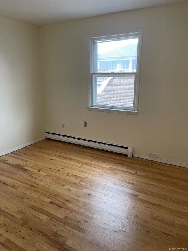 Building Photo - 717 Clarence Ave