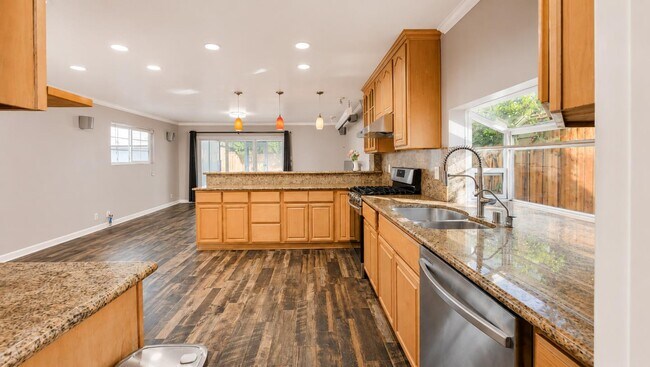 Building Photo - 2132 Forbes Ave