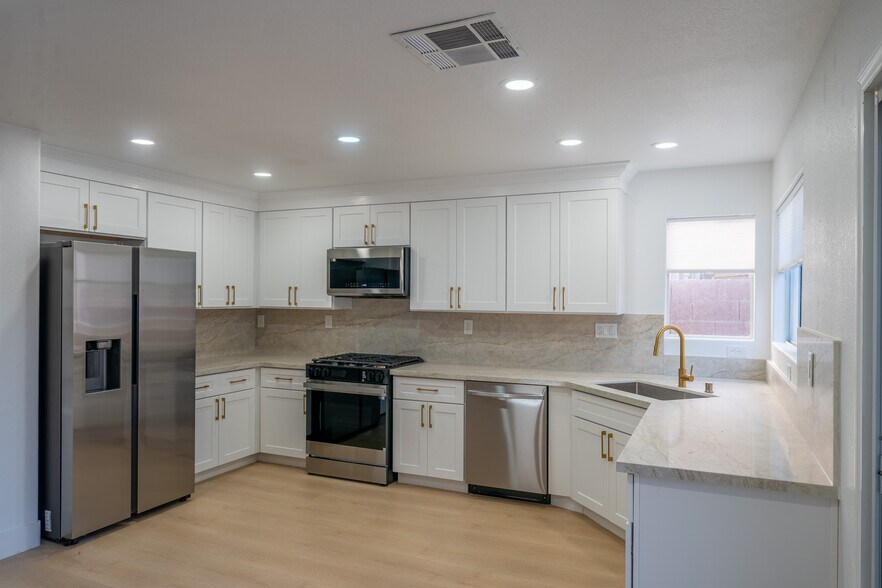 Building Photo - 504 Lacabana Beach Drive