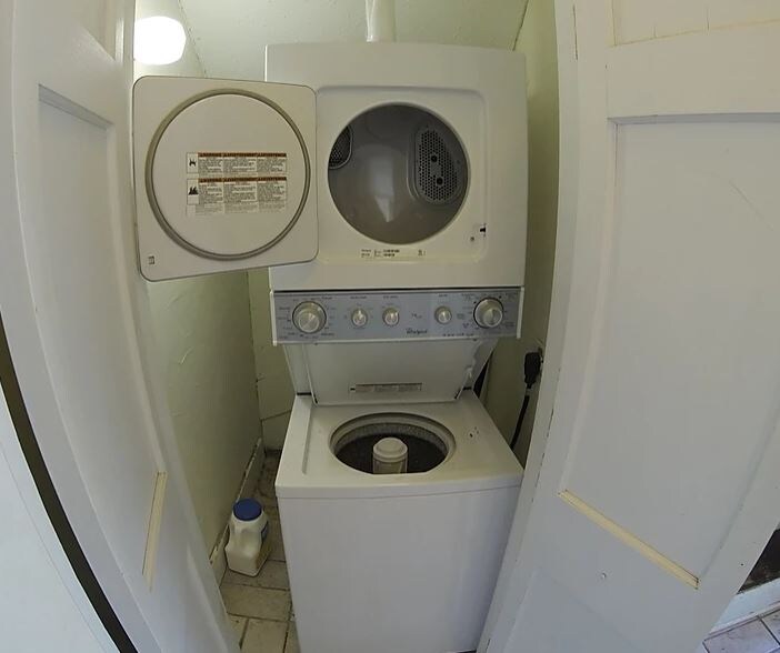 Building Photo - 536 W 5th St