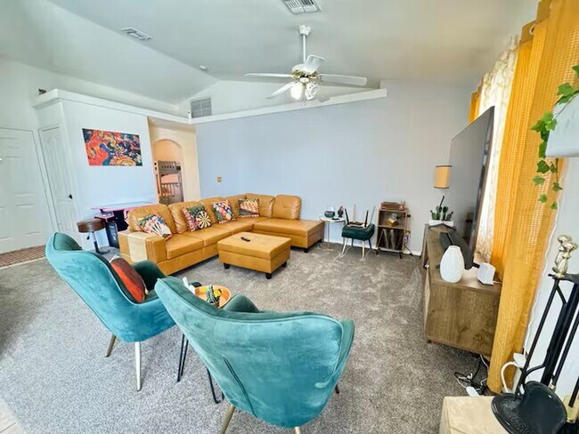 Building Photo - Perfect Vacation Getaway