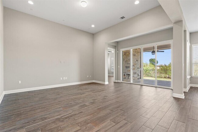 Building Photo - 5004 Mandevilla Dr