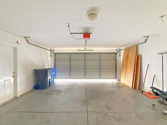 Building Photo - 1118 Hardwood Dr