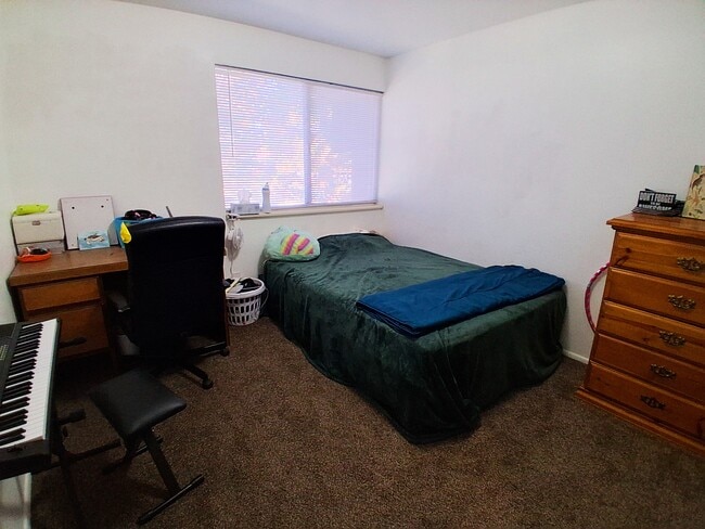 Building Photo - 1728 N 550 W