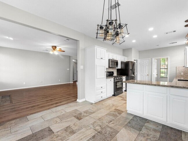 Building Photo - 3910 Echo Mountain Dr