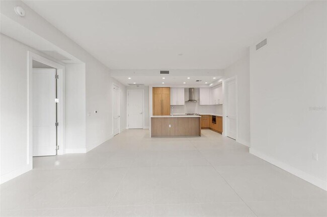 Building Photo - 275 1st Ave S