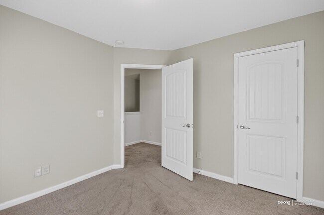 Building Photo - 98 Crystal Lake Dr