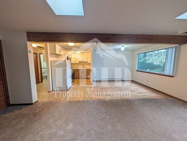 Building Photo - Illahee6056