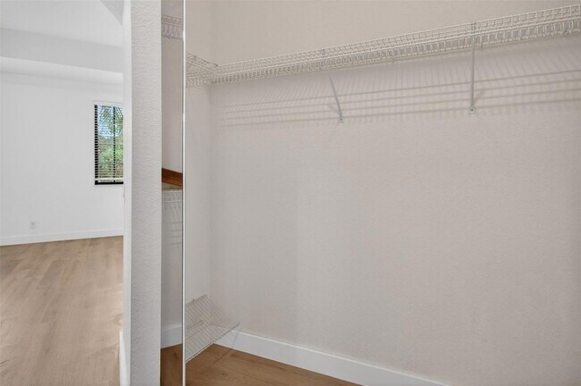 Building Photo - 2678 Center Ct Dr