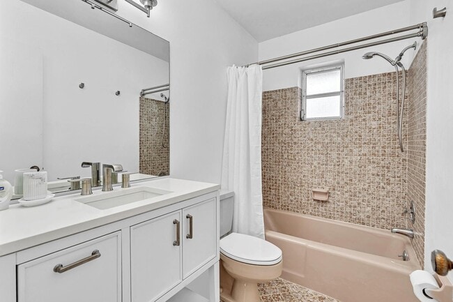 Building Photo - 313 NW 42nd St