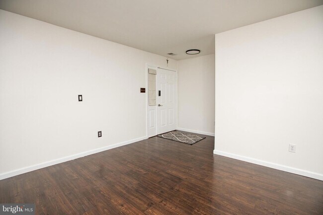 Building Photo - 297 Andover Pl