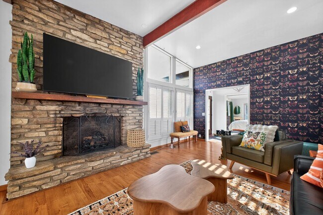 Building Photo - 5BR Retreat w/ Private Indoor Pool In Greensburg