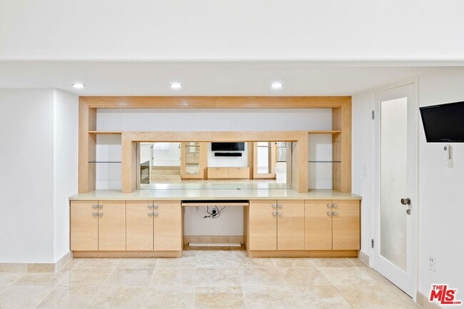 Building Photo - 516 1/2 Hill Street Unit